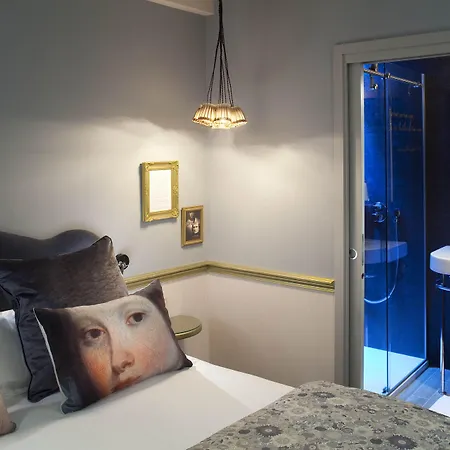 Les Plumes 4* Paris