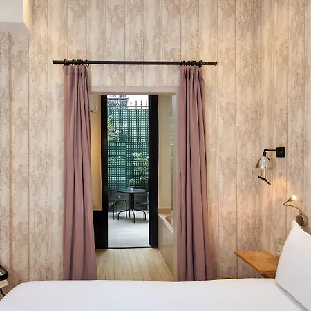 Hotel Les Plumes Paris